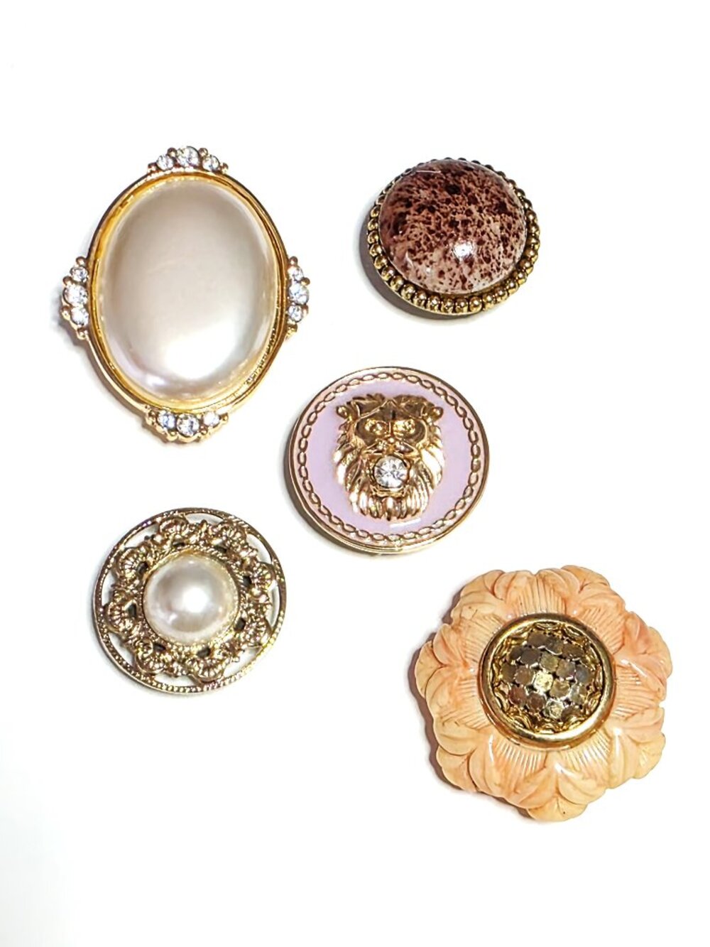 Upcycled jewellery magnets